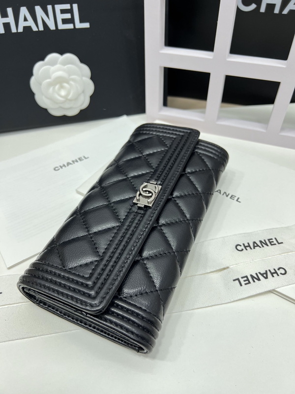 コピーシャネル激安財布側面デザイン